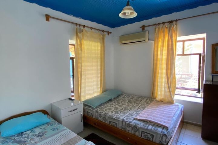 Room 27 of 104