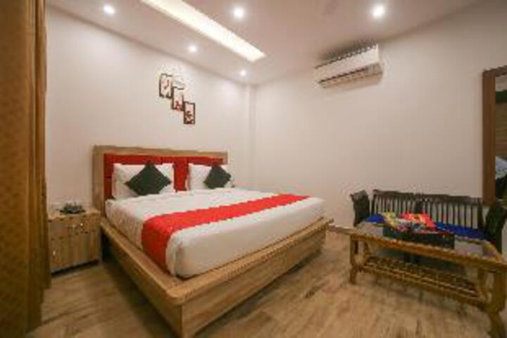 Room 2 of 6