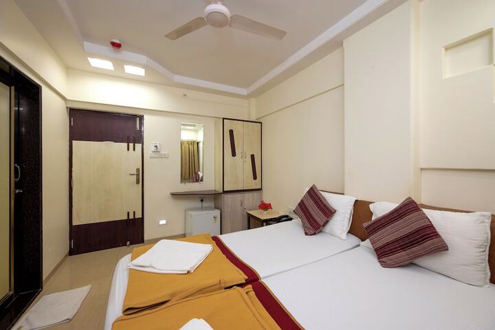 Room 8 of 75