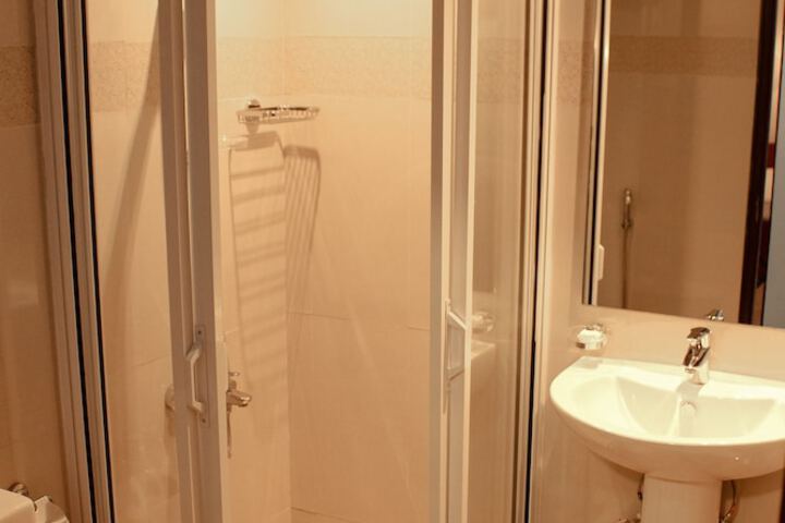Room 20 of 33