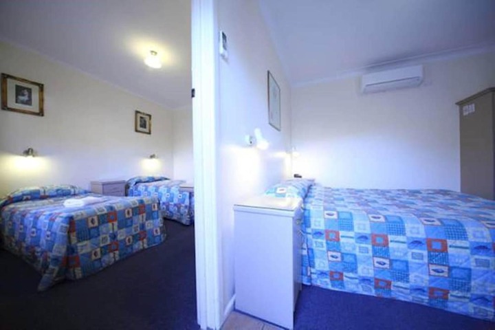 Room 11 of 40