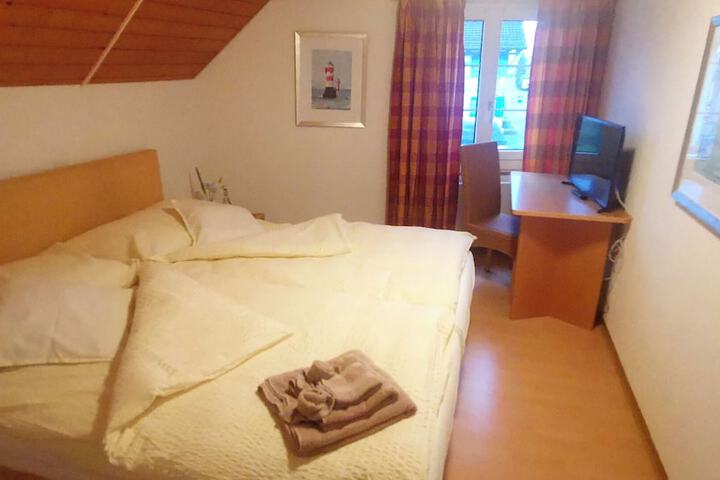 Room 2 of 29