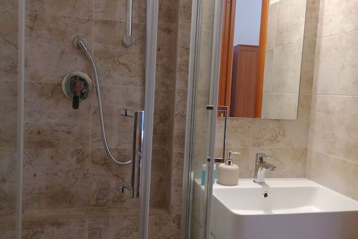 Room 14 of 33