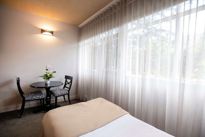 Room 10 of 25