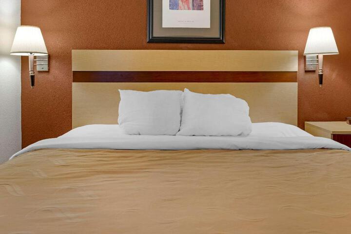 1 King Bed (14 of 19)