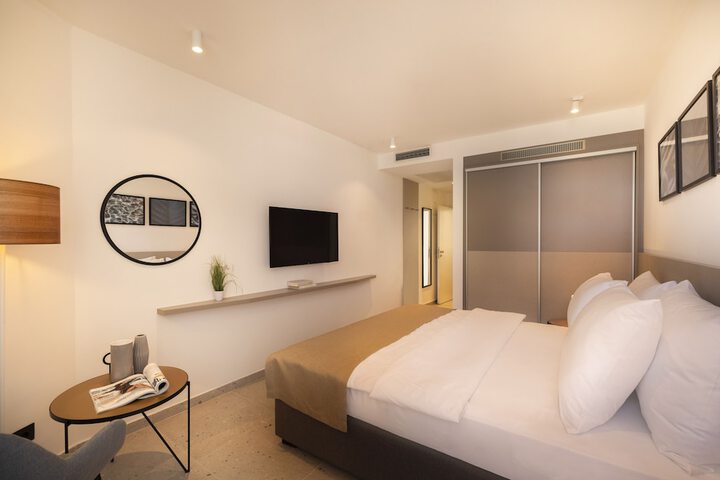 Room 14 of 43