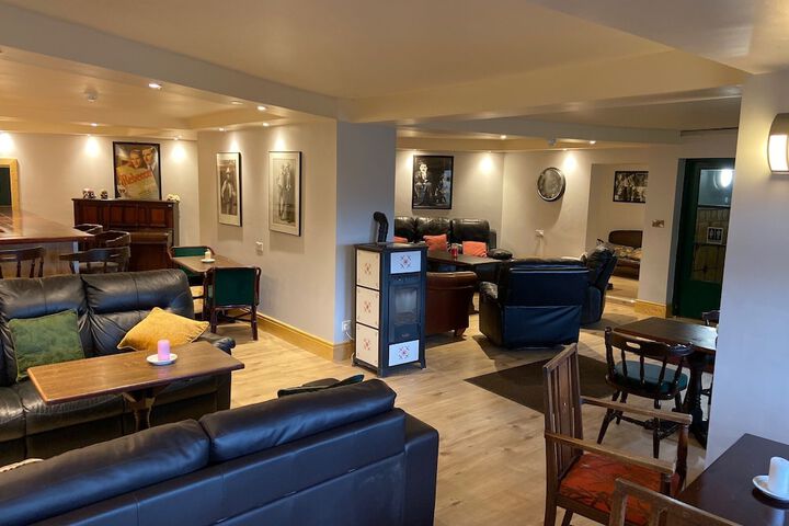 Lounge 43 of 47
