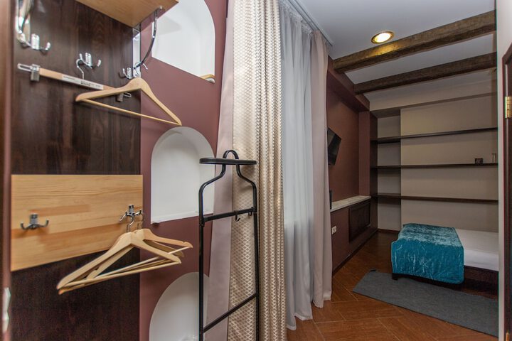 Room 7 of 43