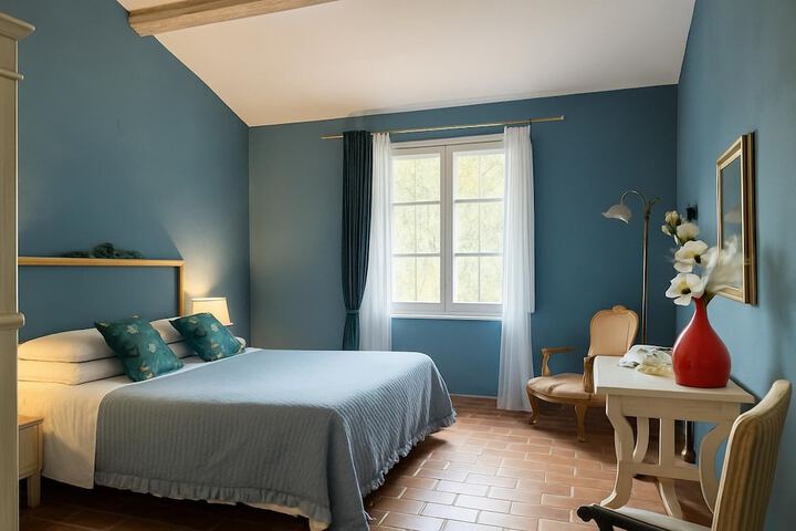 Room 4 of 100