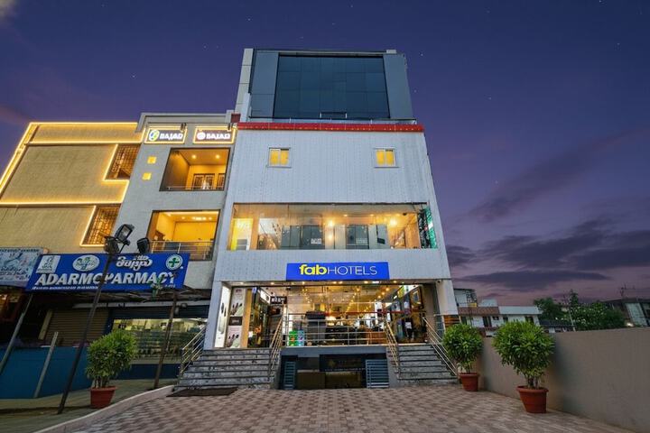 Fabhotel VkS Gandimaisamma