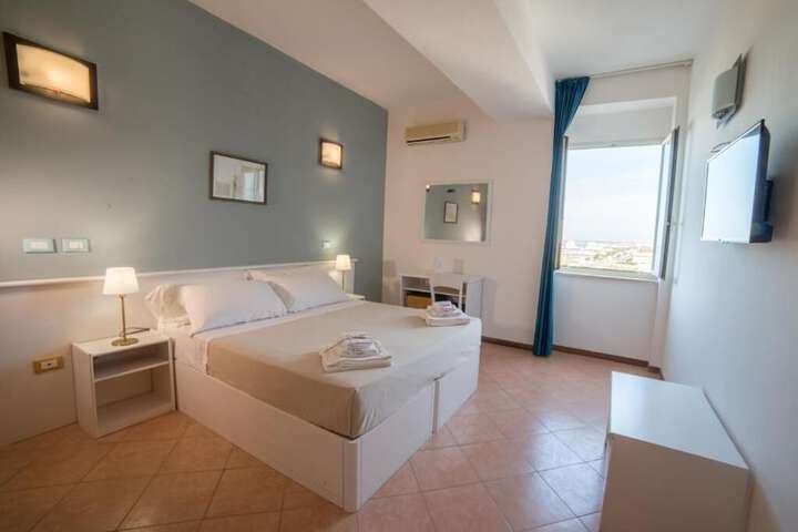 Room 9 of 26