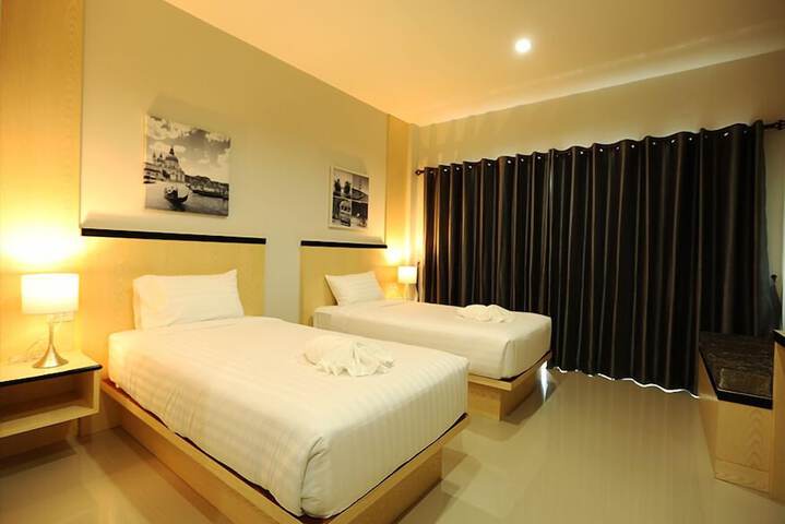 Room 9 of 31