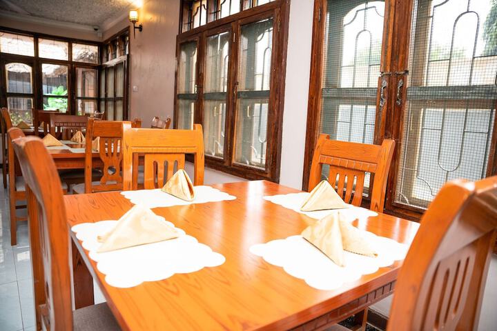 Dining 10 of 15