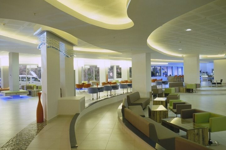 Entrance & Lobby
