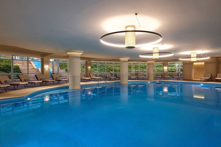 Hotel with Pool