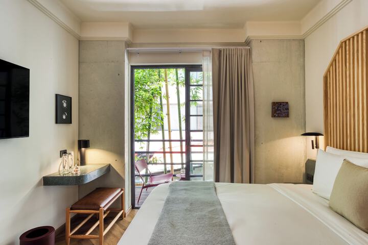 Room 35 of 120