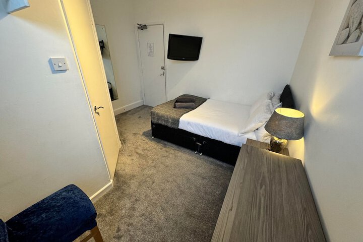 Room 32 of 125