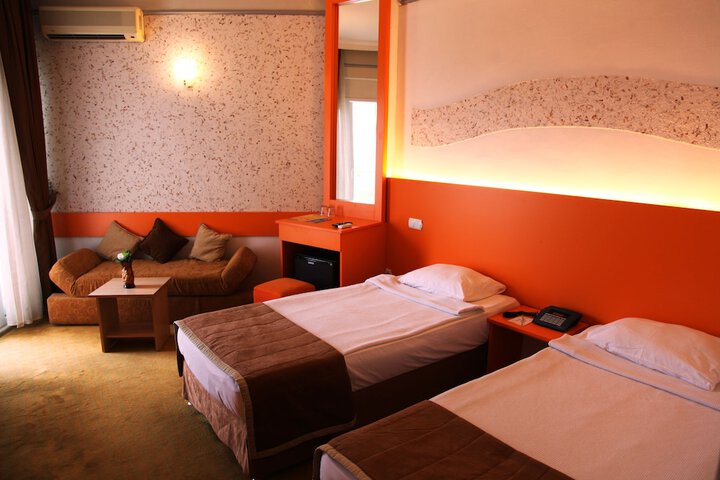 Room 4 of 27