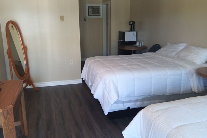 Comfort Double Room 2 Queen Beds Balcony (3 of 11)