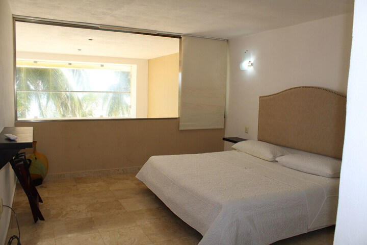 Room 6 of 33