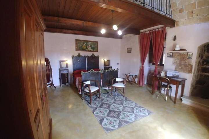Room 21 of 43