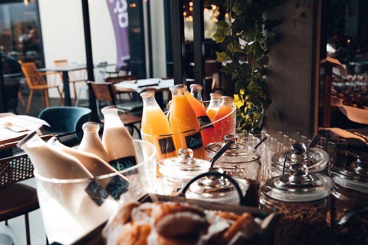 Breakfast/Coffee Service 14 of 27