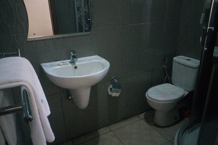 Room 9 of 16
