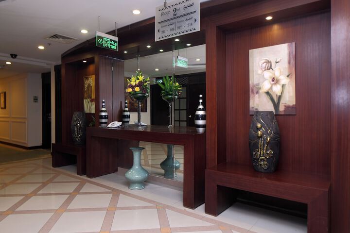 Ballroom/Hall 37 of 39