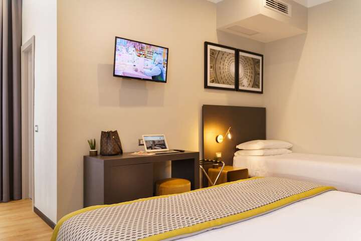 Room 17 of 104