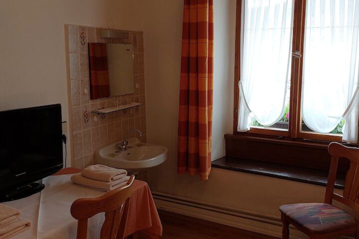 Room 6 of 24