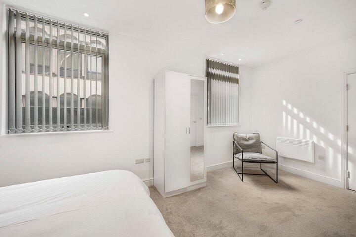 Room 10 of 80