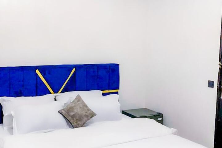 Room 3 of 28