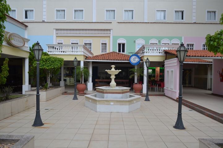 Hotel Exterior 29 of 34
