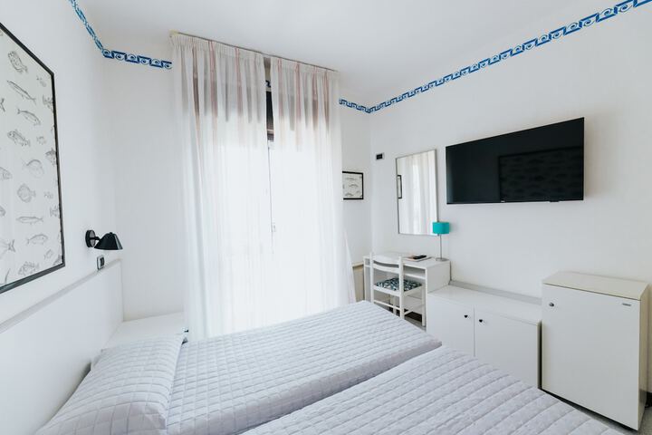 Room 5 of 48