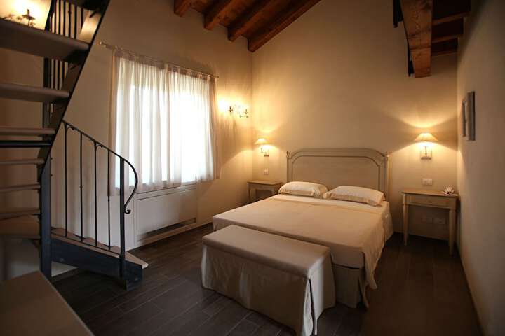 Room 6 of 52