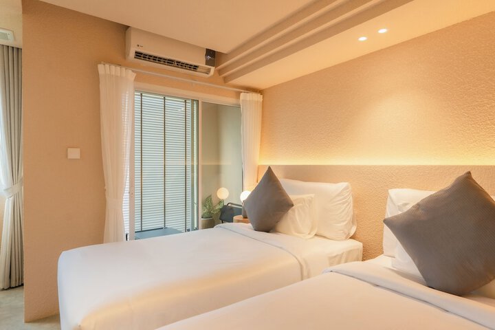 Room 5 of 65