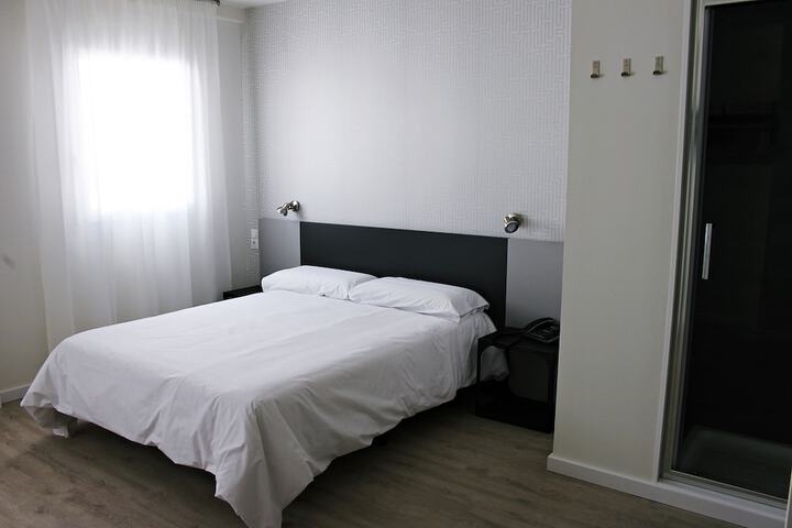 Room 27 of 65