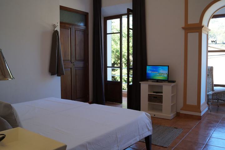 Room 2 of 41