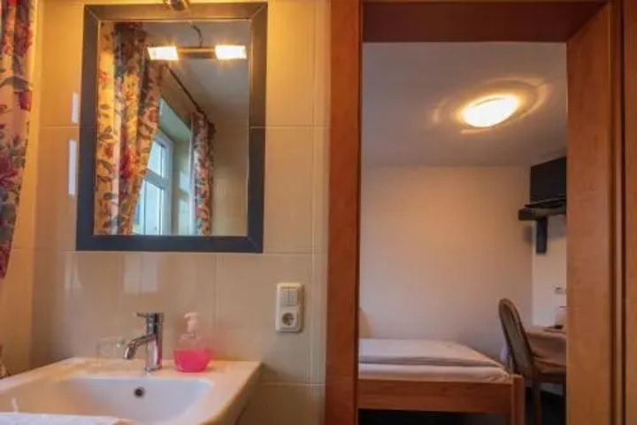 Room 7 of 29