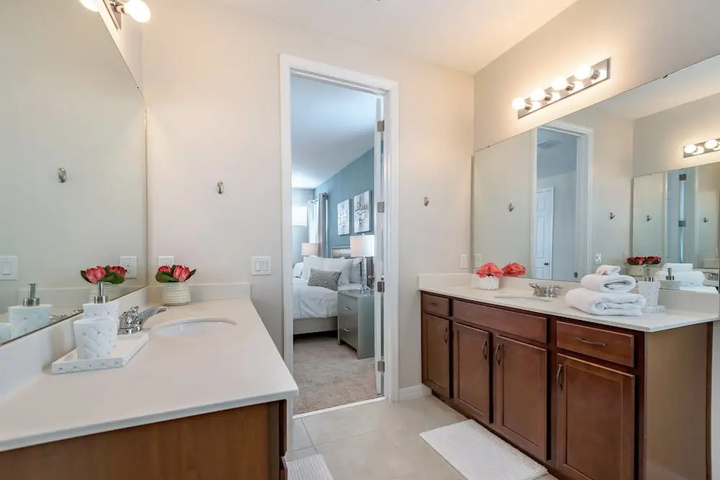 Room 4 of 26