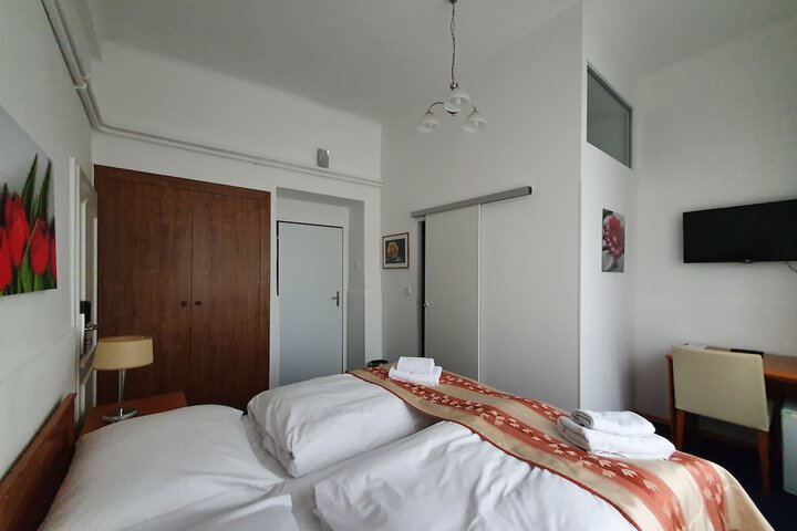 Room 66 of 324