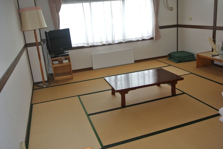 Room 10 of 32