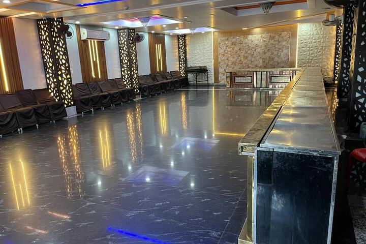 Ballroom/Hall 11 of 16
