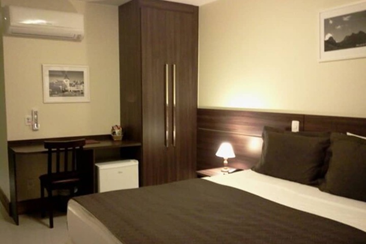 Room 6 of 32