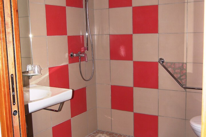 Room 16 of 43