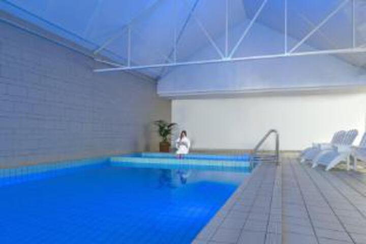 Pool 10 of 39