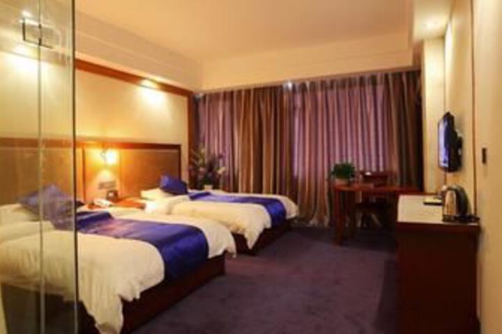 Room 15 of 32