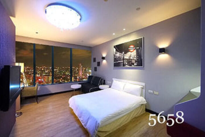 Room 12 of 24