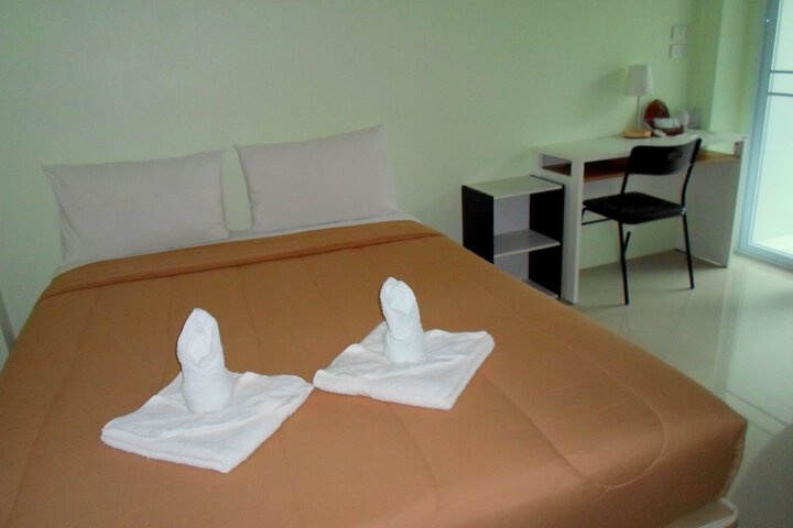 Room 7 of 80