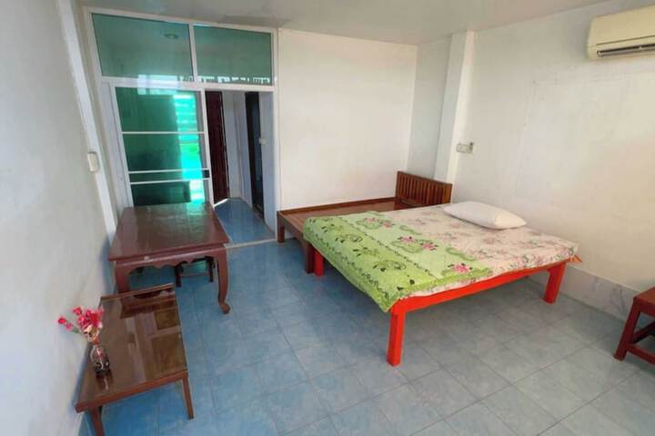 Room 8 of 17